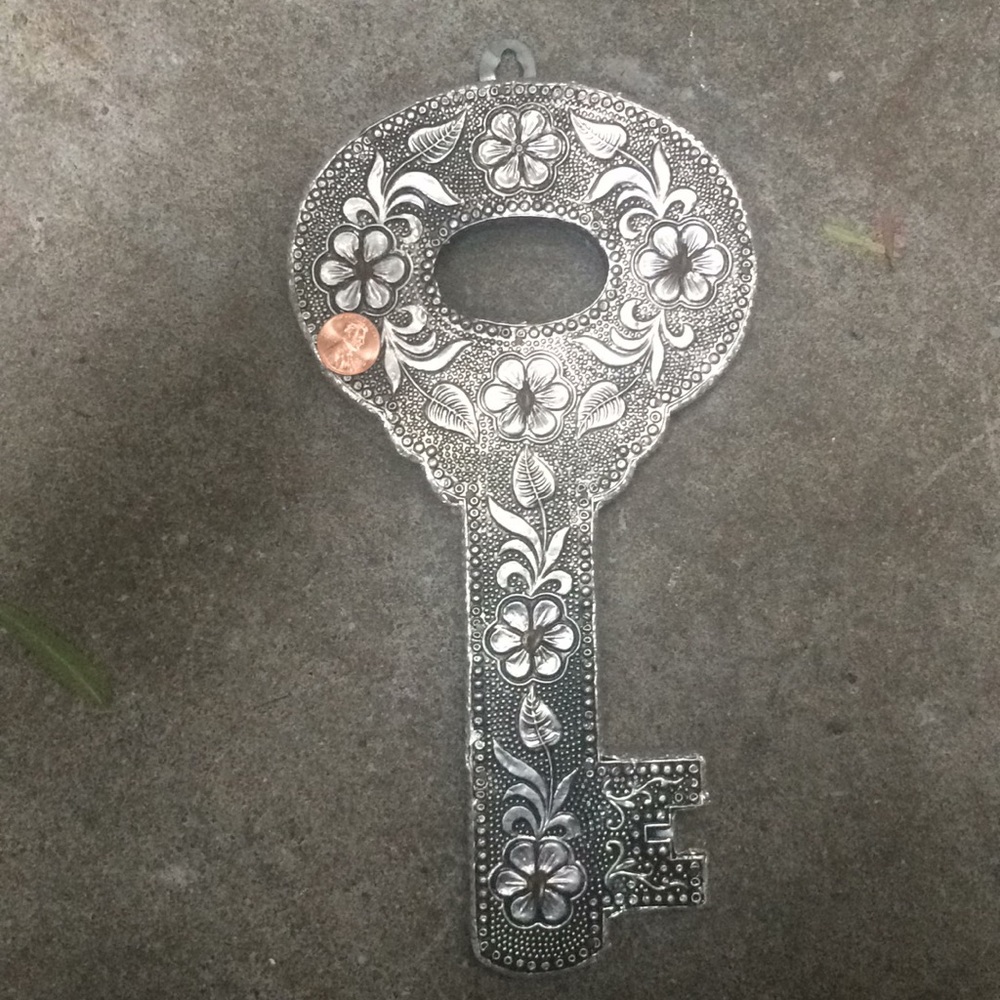 Antique Keychain - Picture 2 of 9